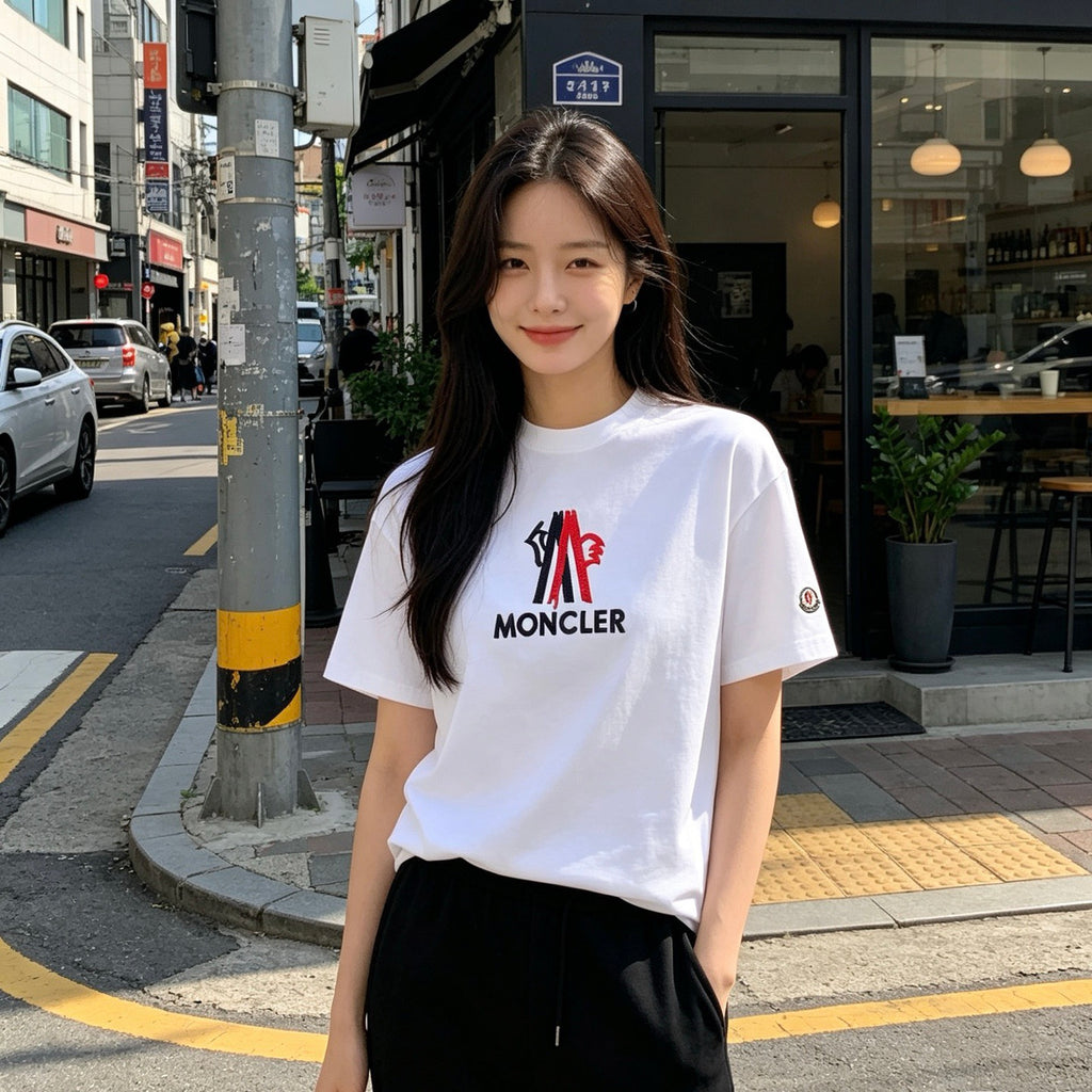 Moncler Embroidered Logo T-Shirt - view 10