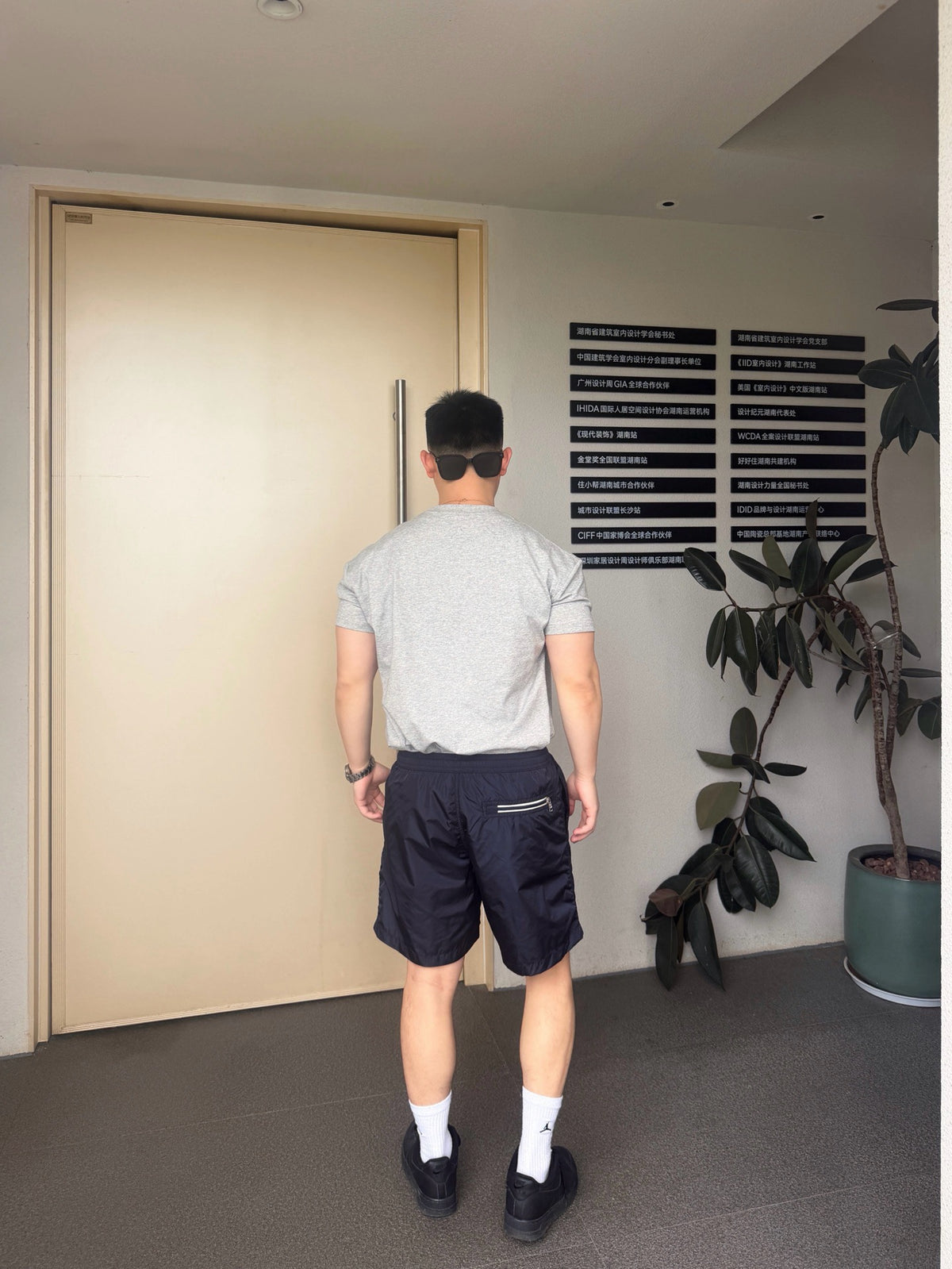 Moncler Embroidered Logo Short - view 10