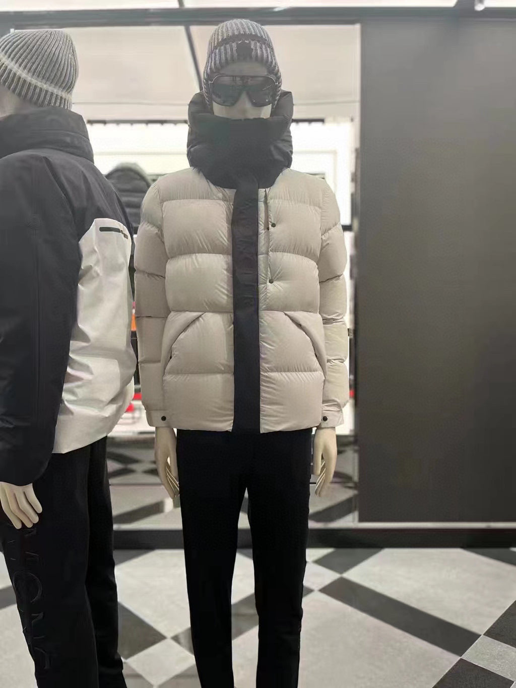 Moncler Hooded Zip-Up Logo Down Jacket - view 10