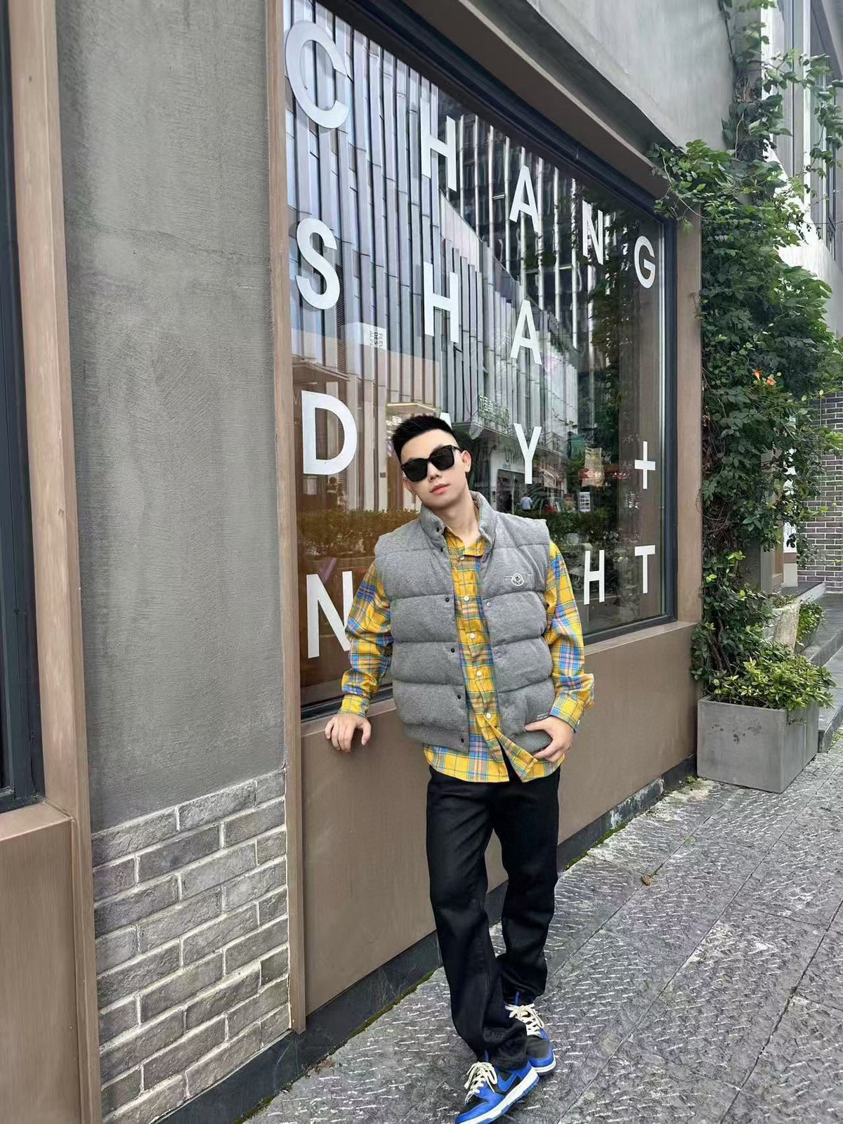Moncler Embroidered Logo Vest - view 11