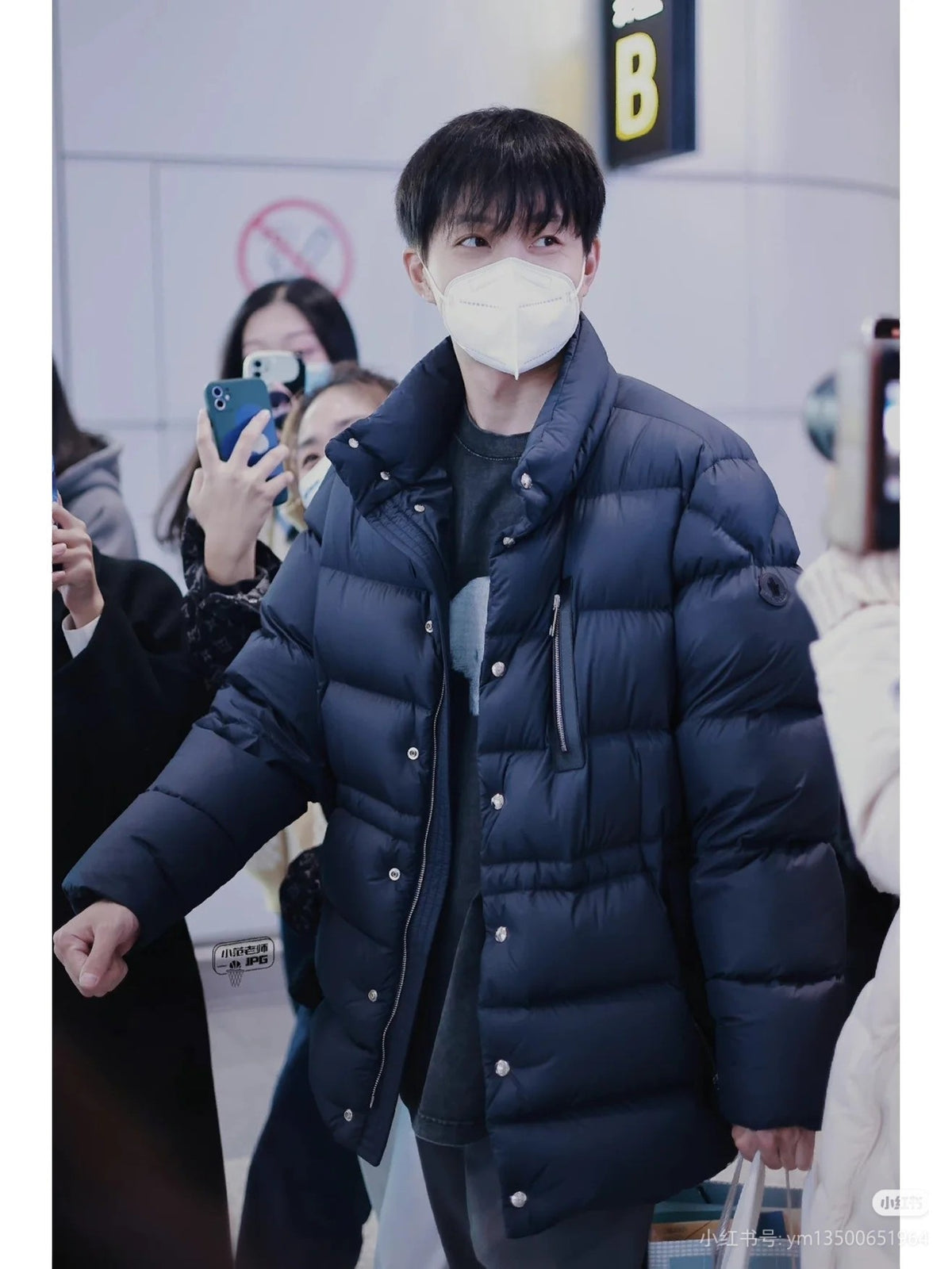 Moncler Hooded Zip-Up Graphic Down Jacket - view 11