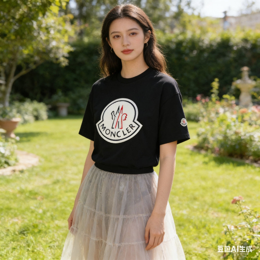 Moncler Logo Lightweight T-Shirt - view 11