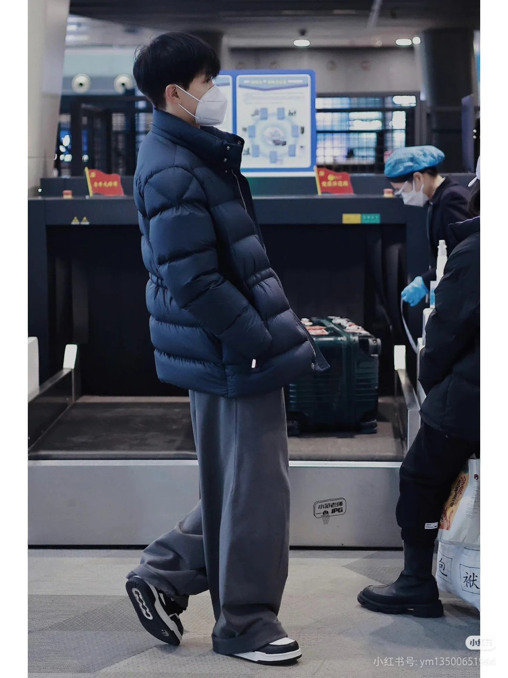 Moncler Hooded Zip-Up Graphic Down Jacket - view 12