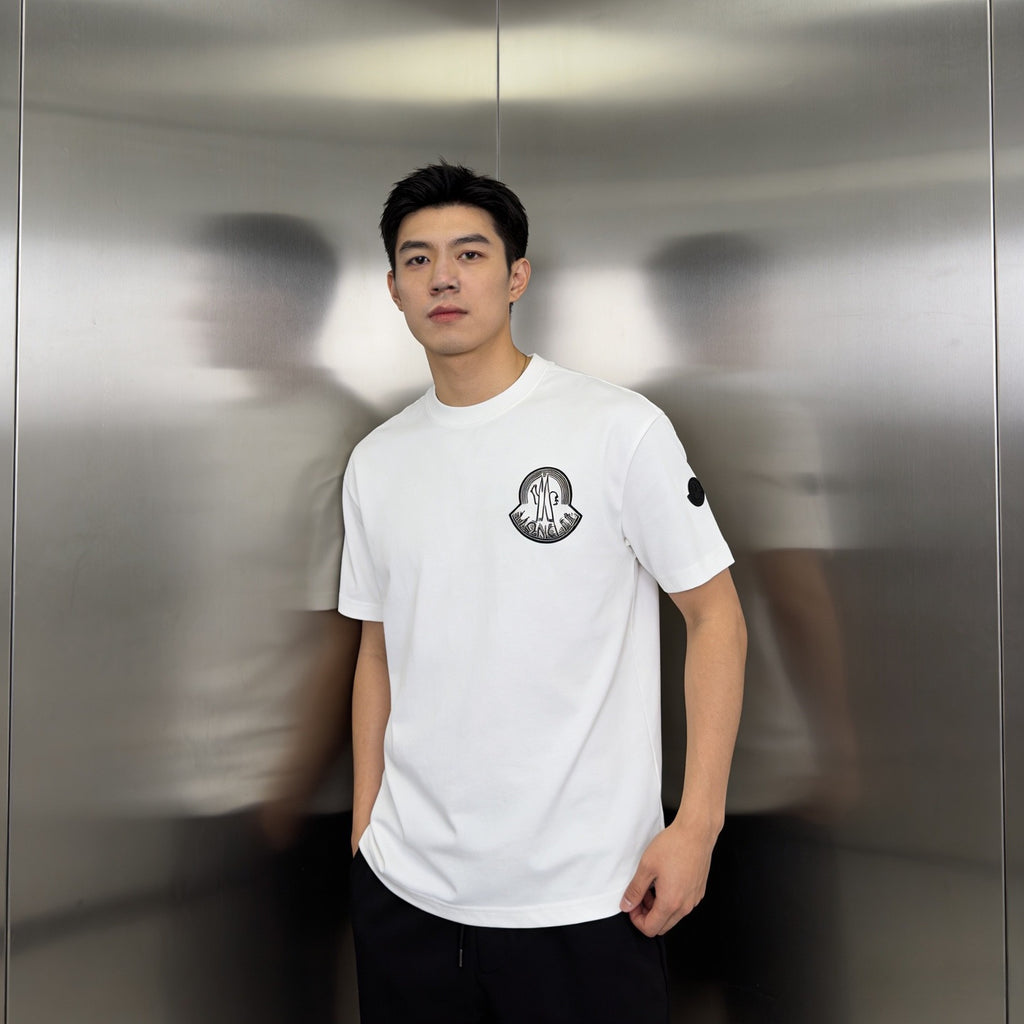 Moncler Embroidered Logo T-Shirt - view 12