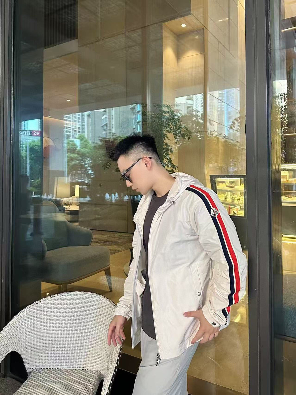 Moncler Logo Lightweight Jacket - view 15