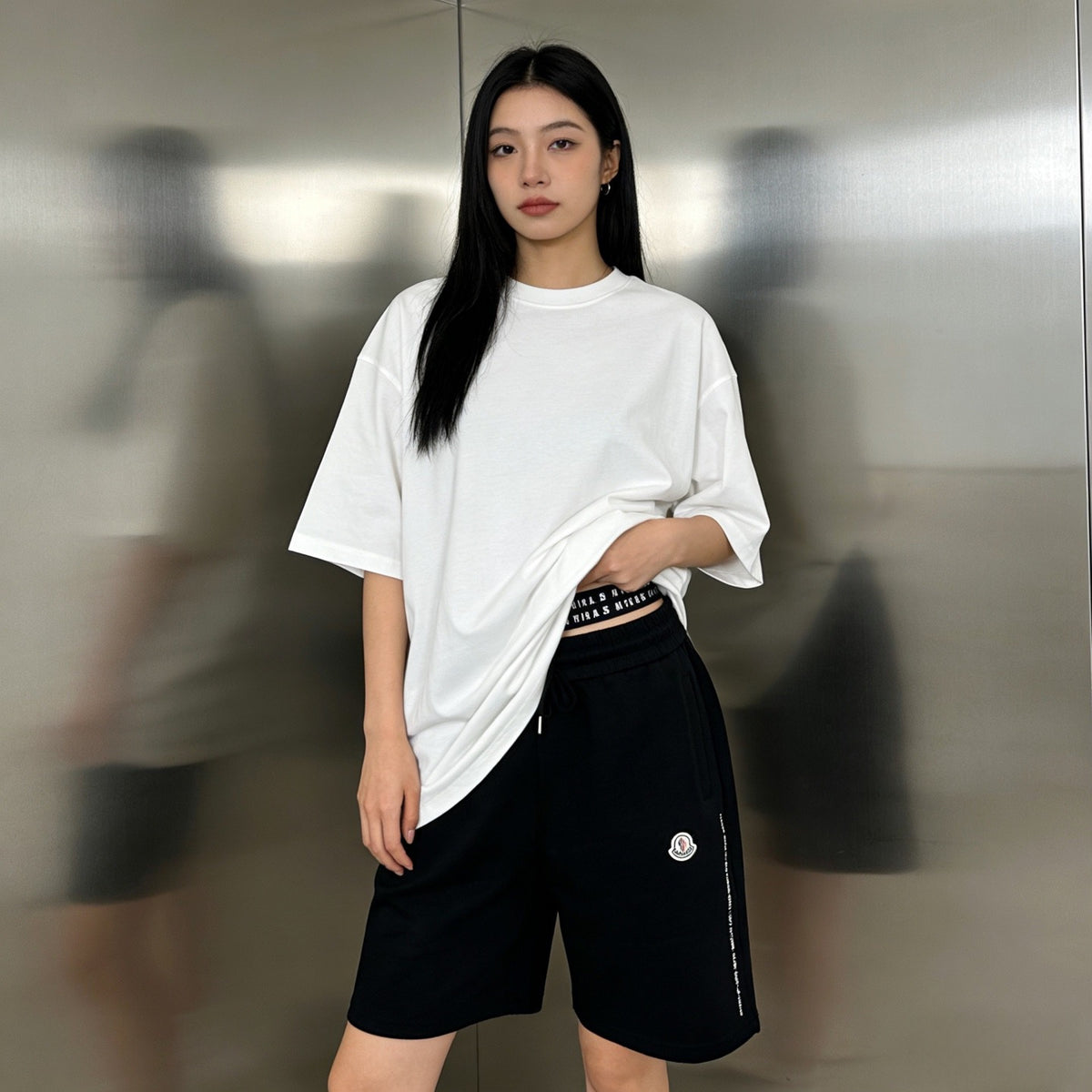Moncler Embroidered Logo Short - view 16