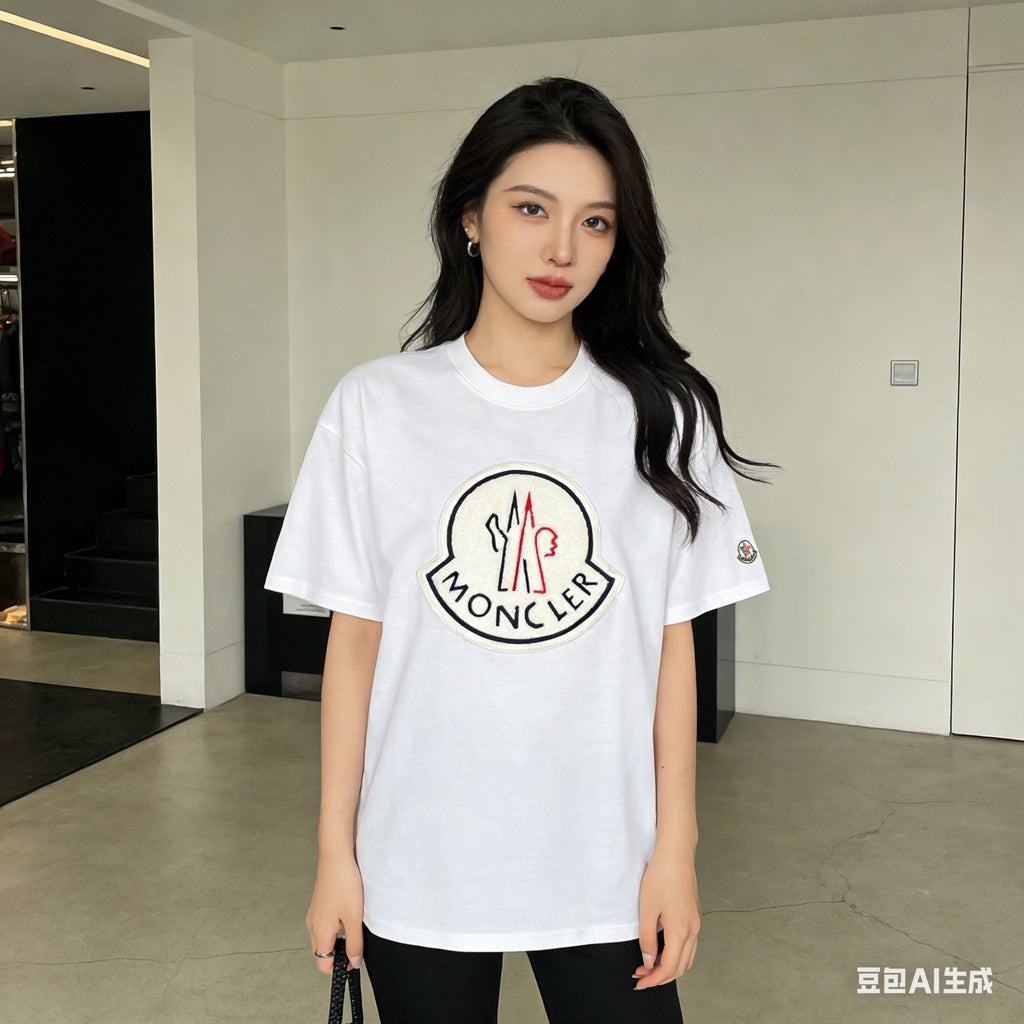 Moncler Logo Lightweight T-Shirt - view 17
