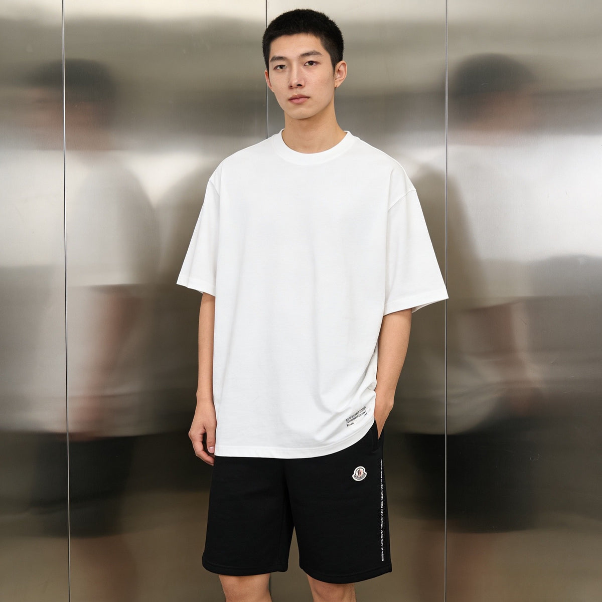 Moncler Embroidered Logo Short - view 17