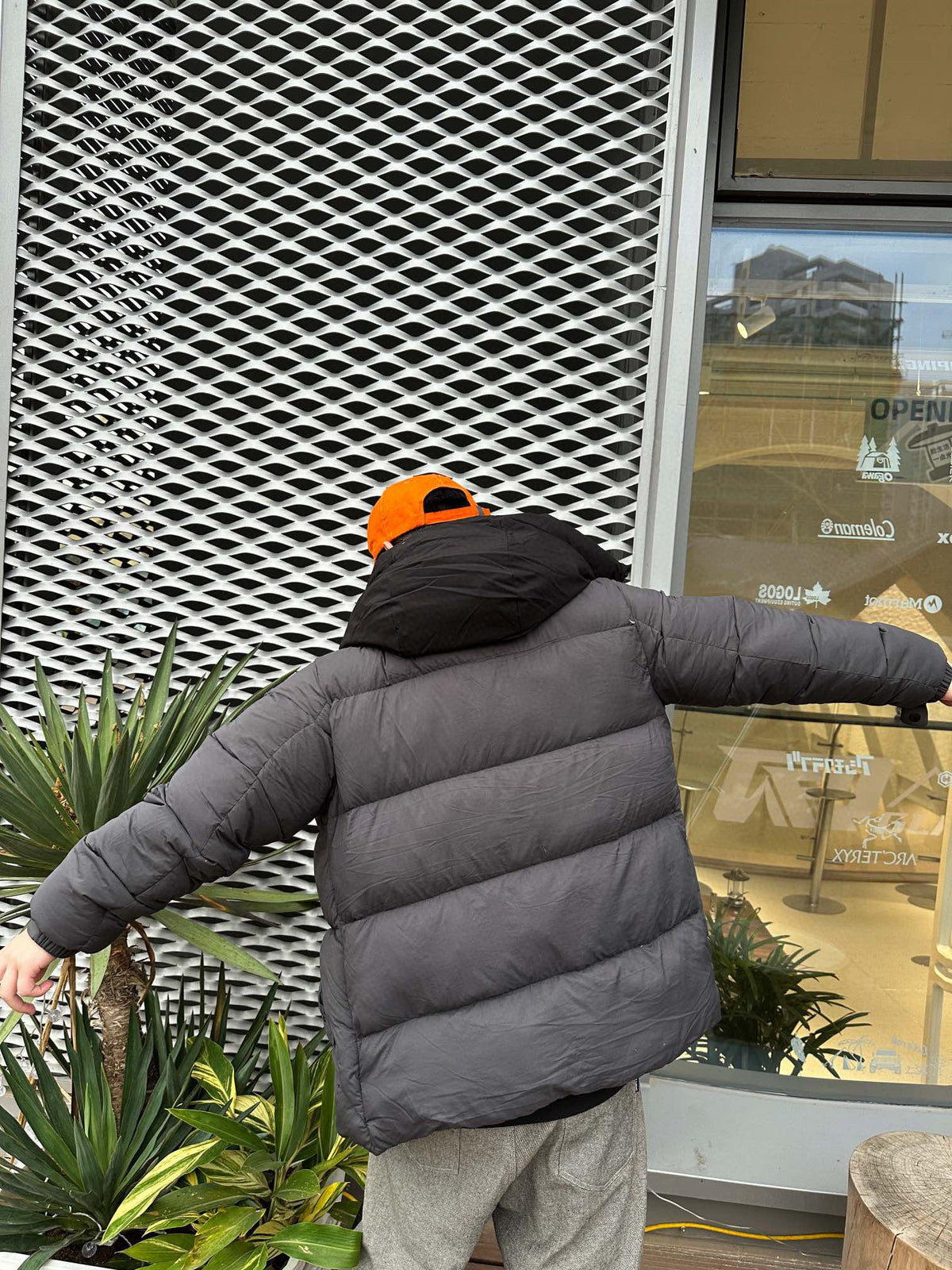 Moncler Hooded Zip-Up Logo Down Jacket - view 18