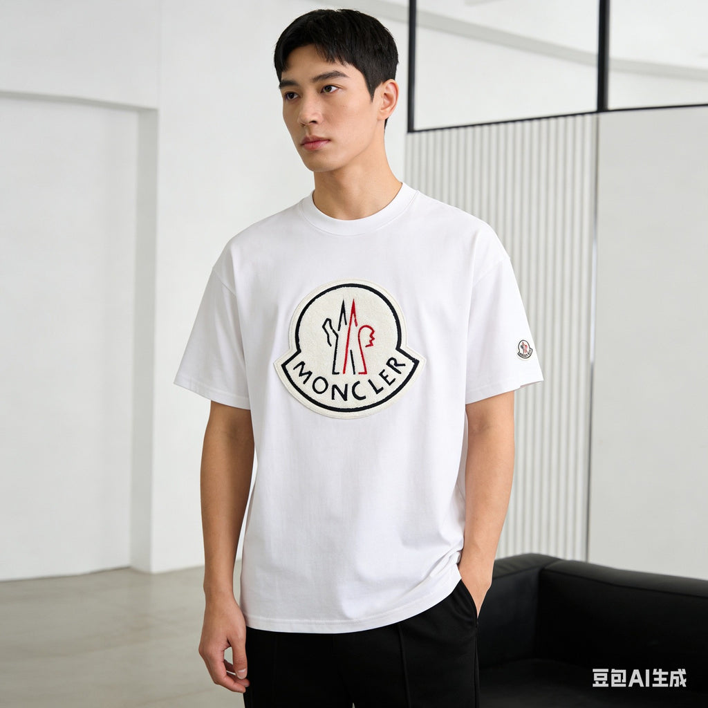 Moncler Logo Lightweight T-Shirt - view 18
